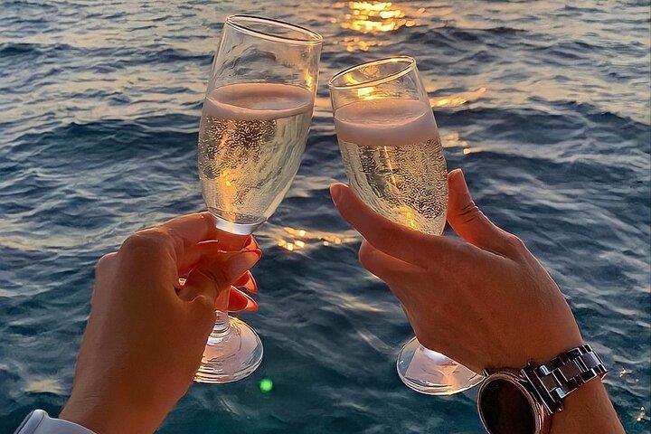 オルティージャ島、海の洞窟、ピリリーナ島のボート ツアー、シュノーケリング
