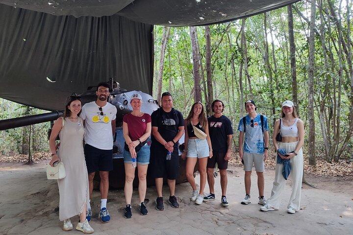 Excursão em grupo de meio dia pelo túnel Cu Chi com guia