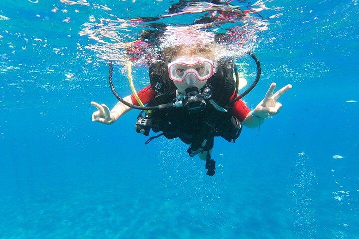 Descubre el buceo en Santorini