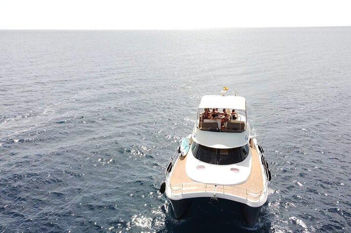 Puerto del Carmen: catamarantocht met watersporten