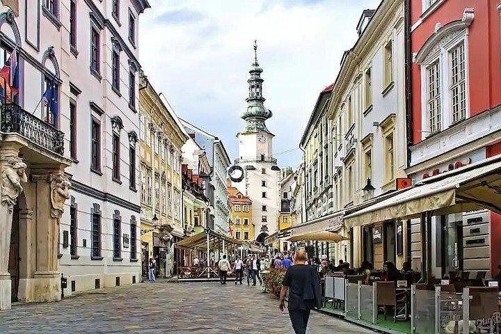 Einfache Sightseeing-Tagestour Prag-Budapest