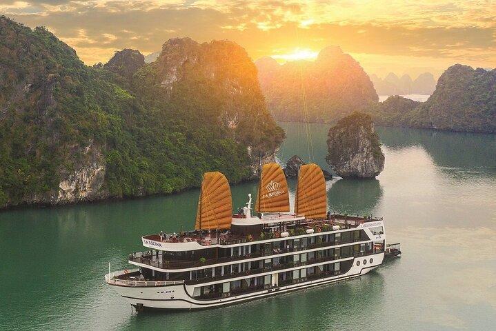 HA LONG BAY - LA REGINA CRUISE 5* LUXURY の LAN HA CAT BA 2D1N