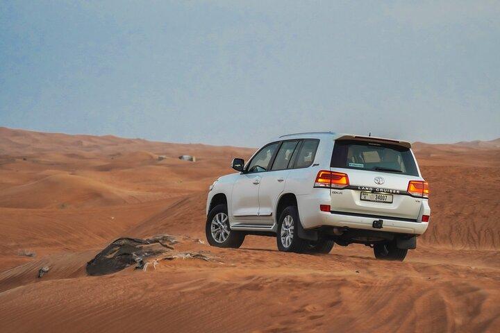 Safari dans le désert en soirée à Dubaï, quad, spectacles vivants et dîner barbecue