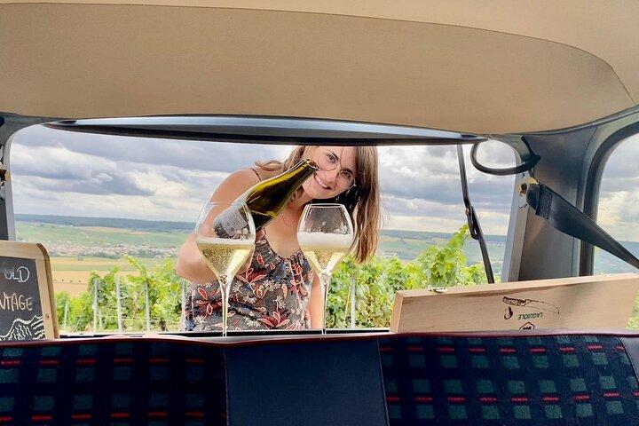 Experiência privada com champanhe em um carro antigo de Epernay