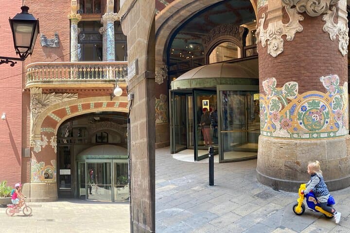 Best of Barcelona Highlights: Private Half-Day E-Bike Tour