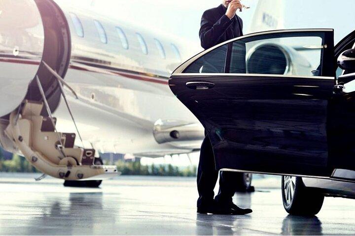 Privater Transfer in einem Luxusfahrzeug zum und/oder vom Flughafen MSY
