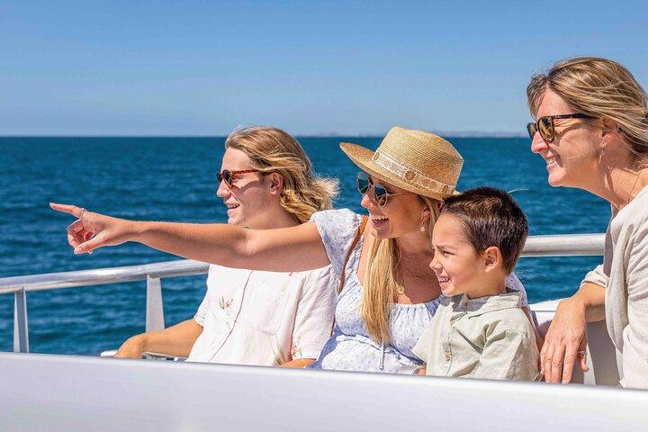 Walvissen spotten door Sea World Cruises