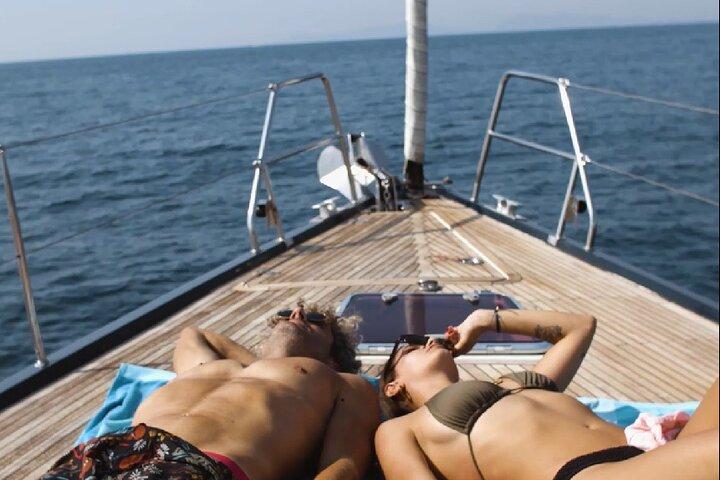 Atene Full Day Esclusiva navigazione verso Egina su uno yacht privato