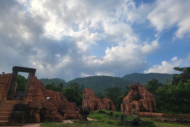 My Son Sanctuary & Kim Bong Craft Village per overdekte boot of auto