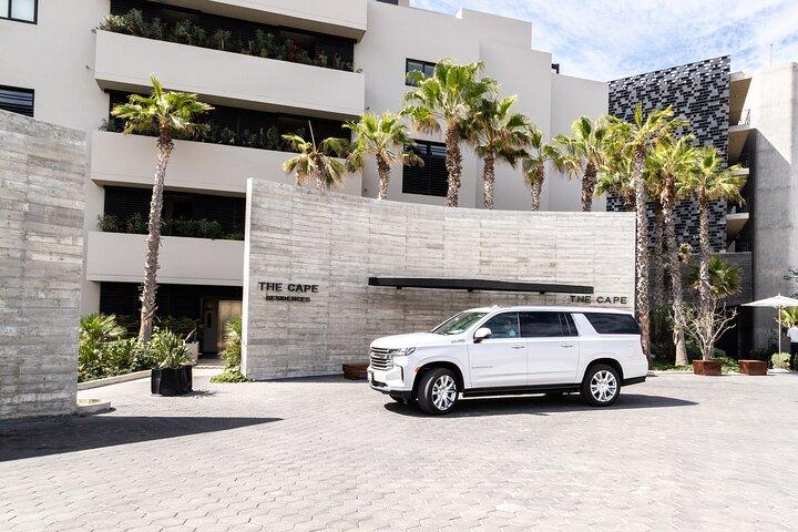 空港からカボ サン ルーカスのホテルまでのプライベート SUV 往復旅行