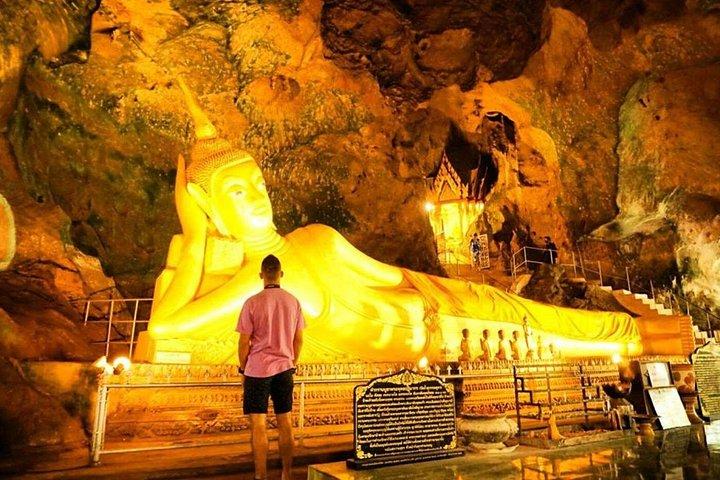 プーケットビーチ飛行機観察と猿の洞窟寺院のプライベートツアー