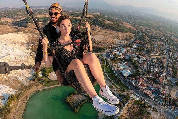Skärmflygning vid Pamukkale Denizli