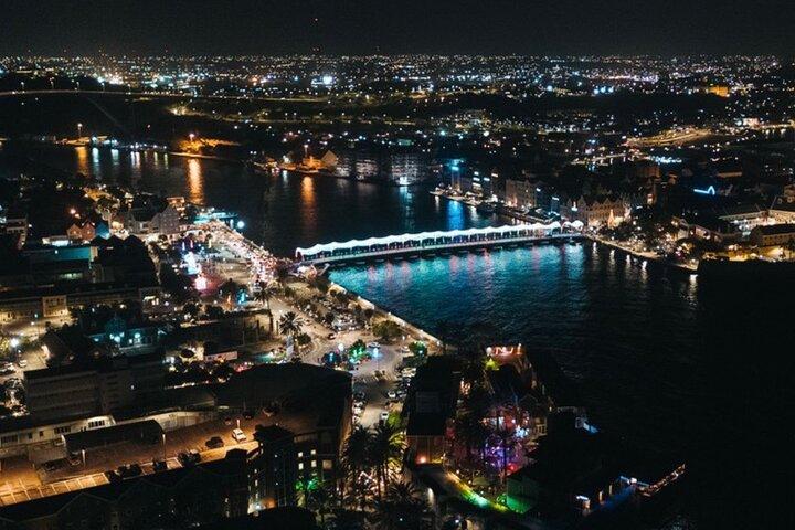 活気あふれる夜の街ツアー: キュラソー島で過ごす完璧な夜