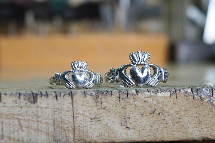 Forje su propio Taller de Anillo de Claddagh de plata