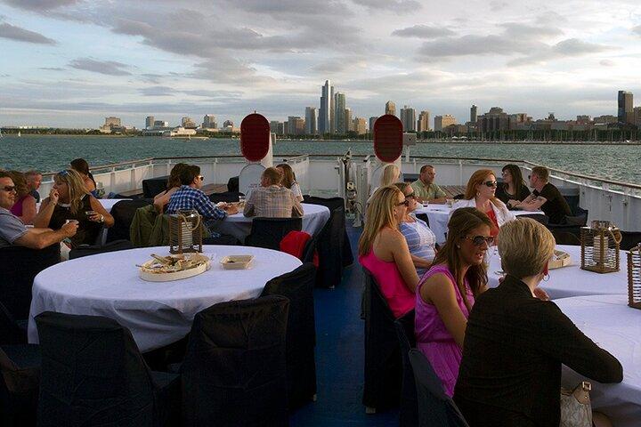 Crociera di 2 ore di vino e formaggio a Chicago