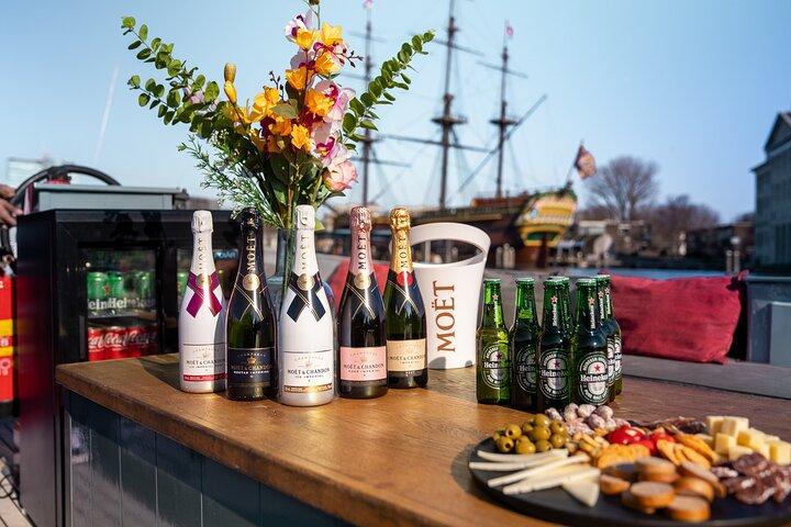 Amsterdam: Privat kanalrundfart med drinks og snacks