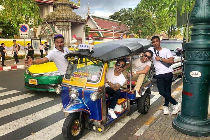Tuk Tuk Tour Bangkok di notte