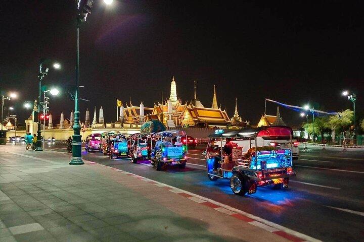 Tuk Tuk Tour Bangkok di notte