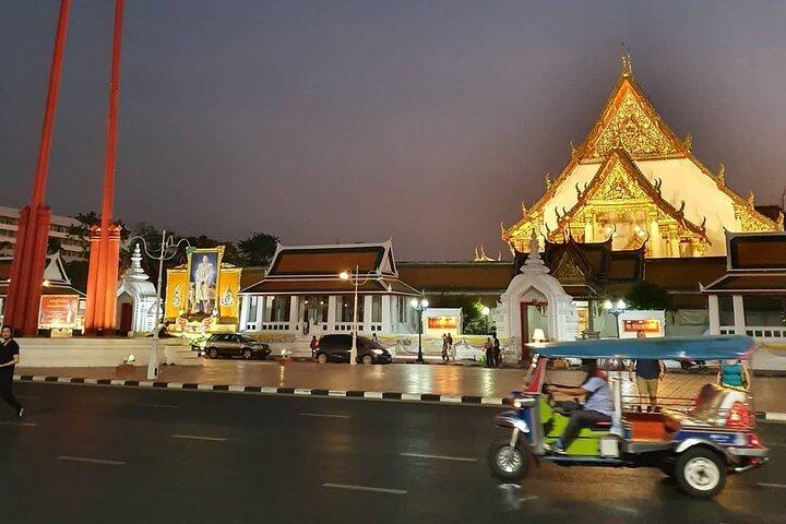 Tuk Tuk Tour Bangkok di notte