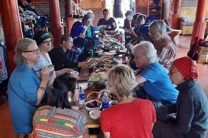 Hmong Batik Indigo Embroidery Workshop privato SAPA Experience