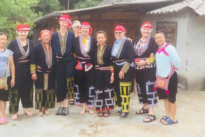 Hmong Batik Indigo Embroidery Workshop privato SAPA Experience