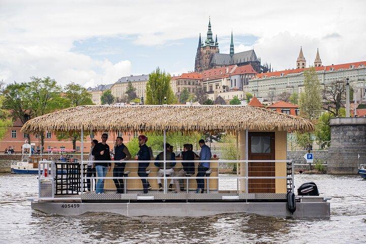 Privat Prag Party Tiki Boat Tour: The Floating Bar