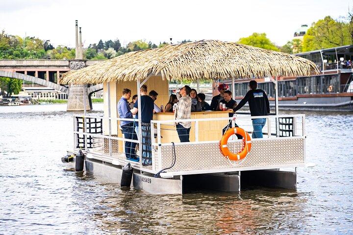 Privat Prag Party Tiki Boat Tour: Den flydende bar