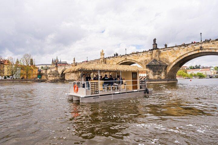 Privat Prag Party Tiki Boat Tour: Den flydende bar