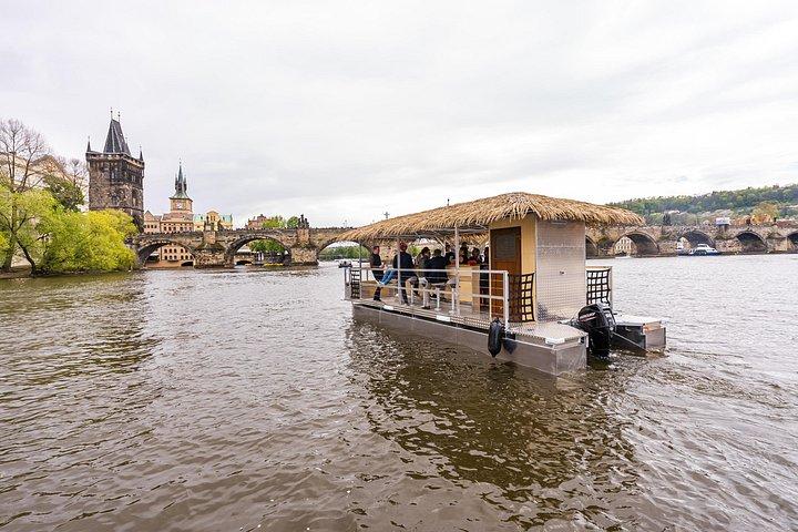Excursion privée en bateau Tiki à Prague : le bar flottant