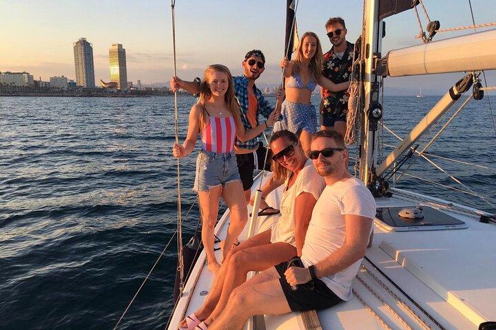 Crociera al tramonto a Barcellona con Open Bar di Cava e Snack