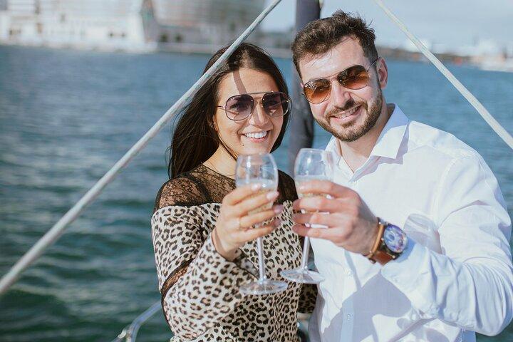 Crociera al tramonto a Barcellona con Open Bar di Cava e Snack