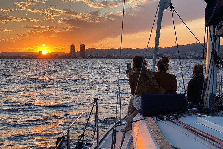 Crociera al tramonto a Barcellona con Open Bar di Cava e Snack
