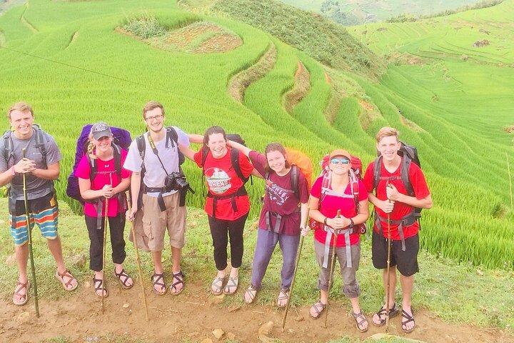 Trekking privato di un'intera giornata attraverso i campi terrazzati di riso da SAPA
