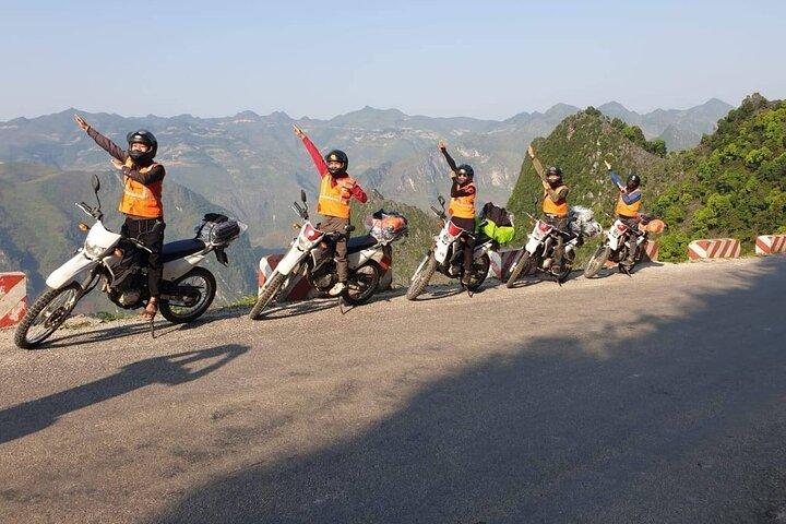 Excursão de moto de dia inteiro em Sapa com visita a campos de arroz e vales