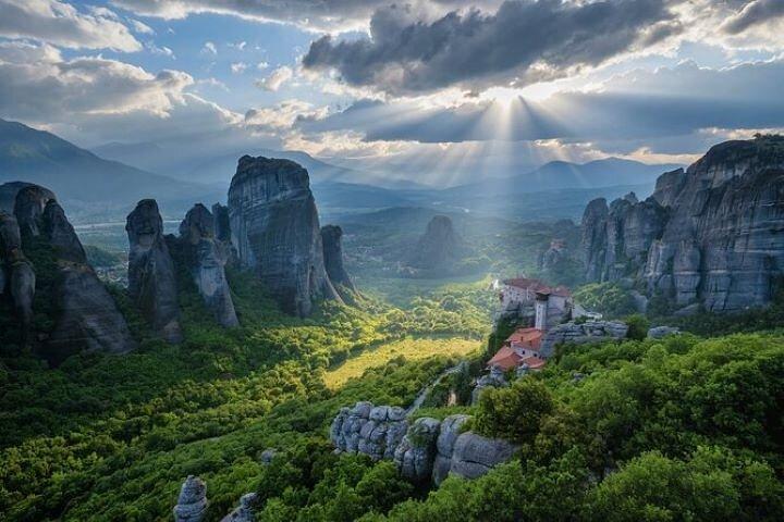 Tour privato di un'intera giornata da Atene a Meteora, viaggio a vita