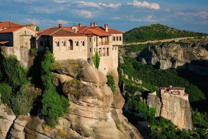 Tour privato di un'intera giornata da Atene a Meteora, viaggio a vita