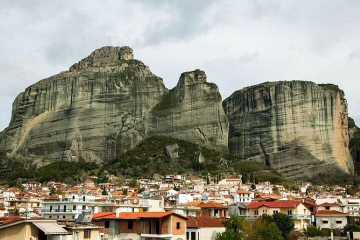 Tour privato di un'intera giornata da Atene a Meteora, viaggio a vita