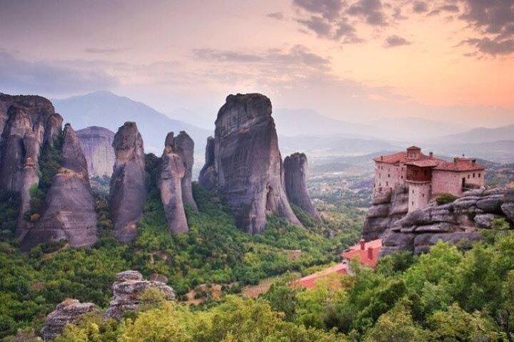 Tour privato di un'intera giornata da Atene a Meteora, viaggio a vita