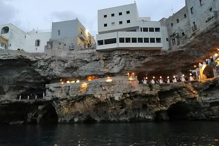 Gedeelde Polignano a Mare boottocht met prosecco