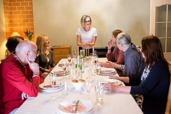 Cena checa casera en una acogedora casa de Praga