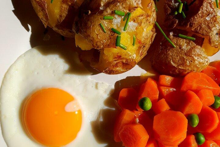 Cena checa casera en una acogedora casa de Praga