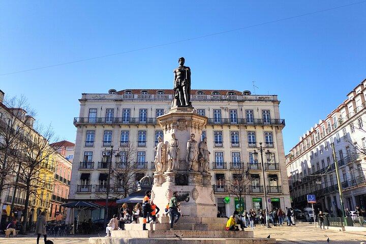 4 Hour Private Tuk Tuk Tour in Lisbon