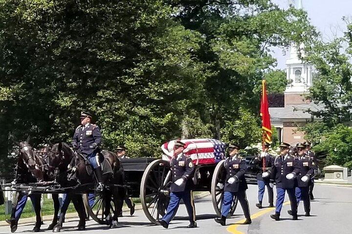 退役軍人によるアーリントン国立墓地ウォーキングツアー