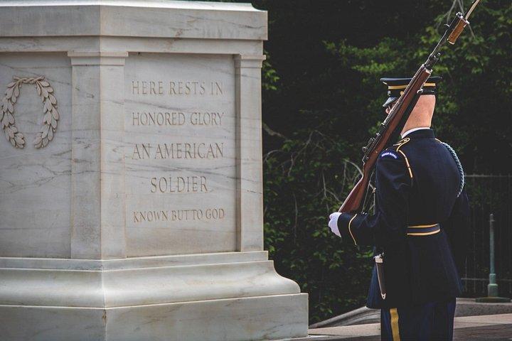 退役軍人によるアーリントン国立墓地ウォーキングツアー