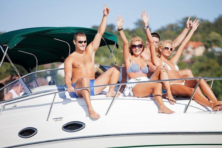 Angra e Ilha Grande da Rio: giro in barca con barbecue e bevande