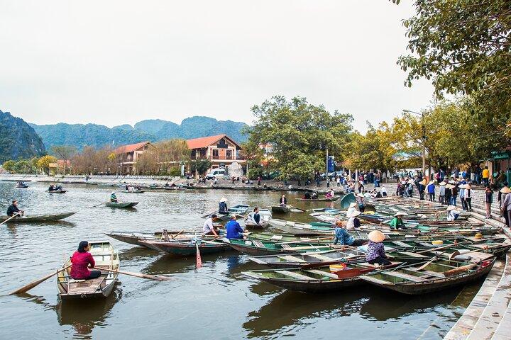 Tour di un giorno di GRUPPO / PRIVATO Visita Incense Village & Tam Coc Boat Trip