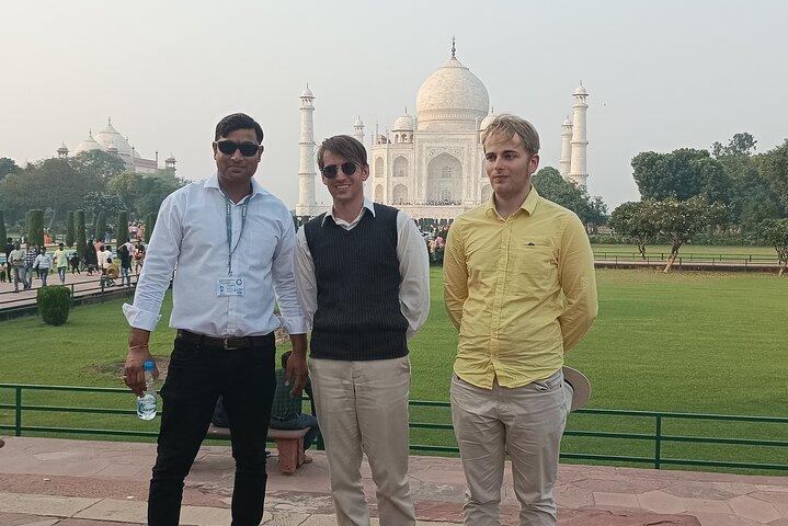 Privat rundvisning i Tajmahal fra Pune inklusive, bil, indgange, måltid