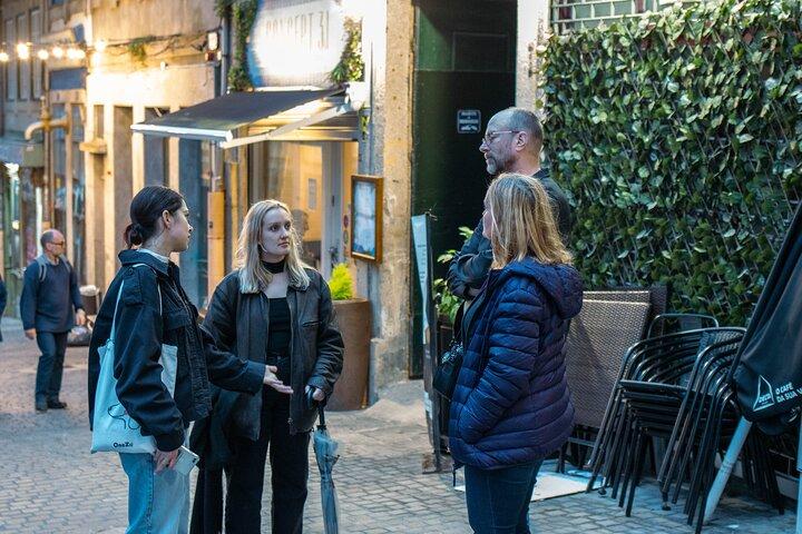 Fado Tour guidato di mezza giornata con cena e spettacolo dal vivo a Lisbona