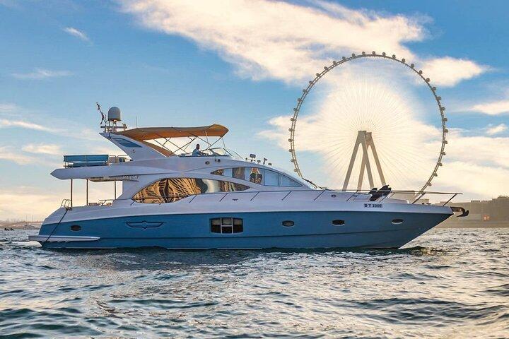 2-stündige gemeinsame Yachttour in der Dubai Marina mit Speisen und Getränken