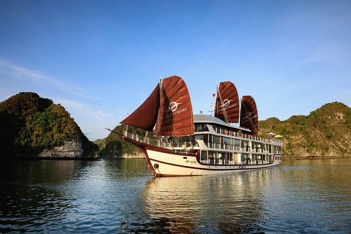 Overnight Halong Bay-Lan Ha Bay Cruise with V'Spirit Cruises
